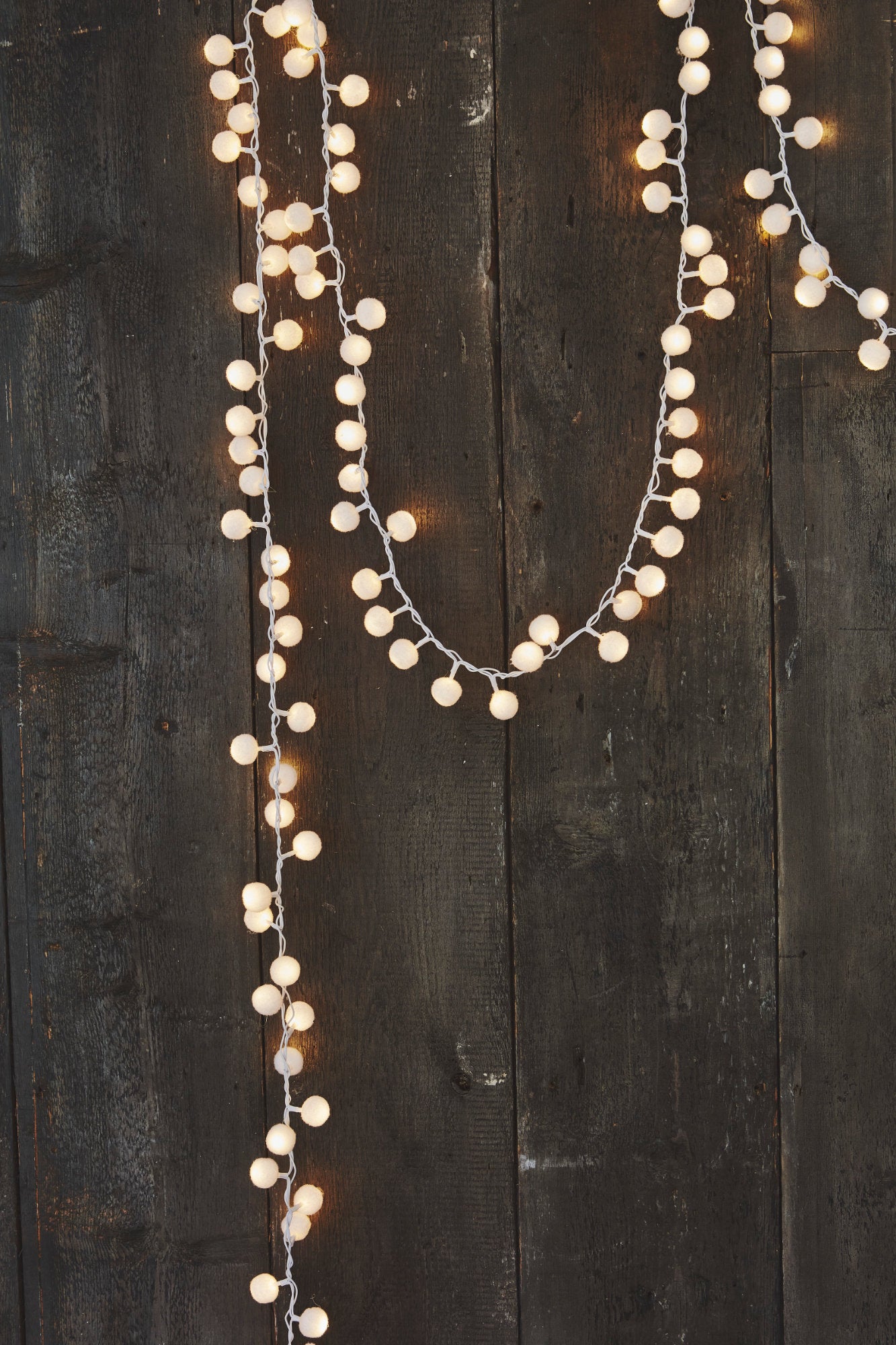 White Pom Pom Light Chain