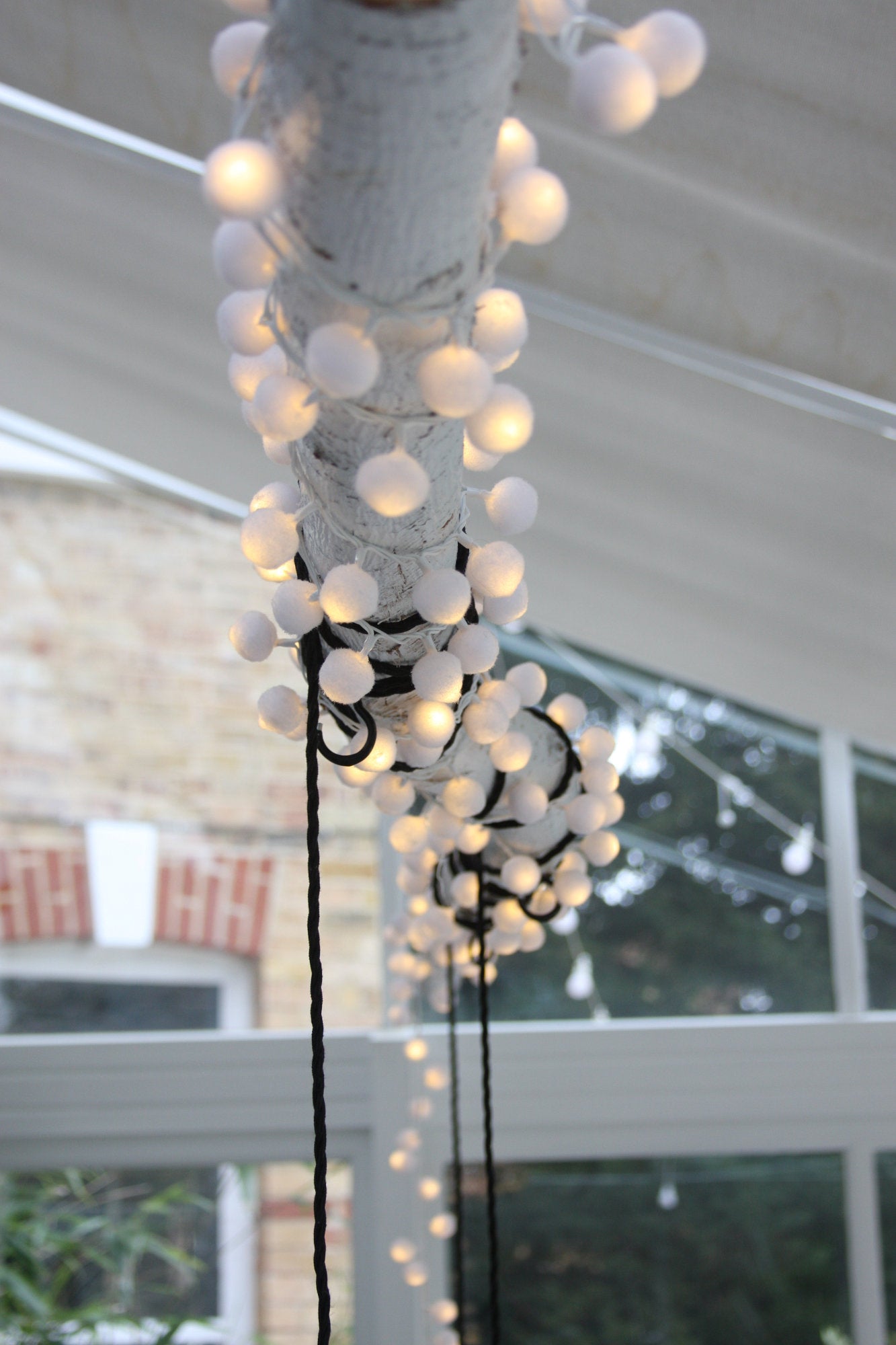 White Pom Pom Light Chain